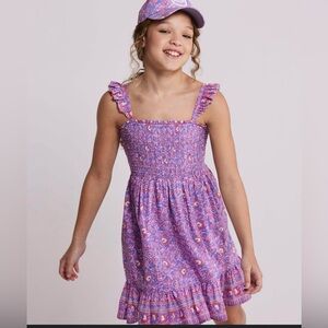 Vineyard Vines Girls Smocked Dress,M Floral dress.Excellent used condition.